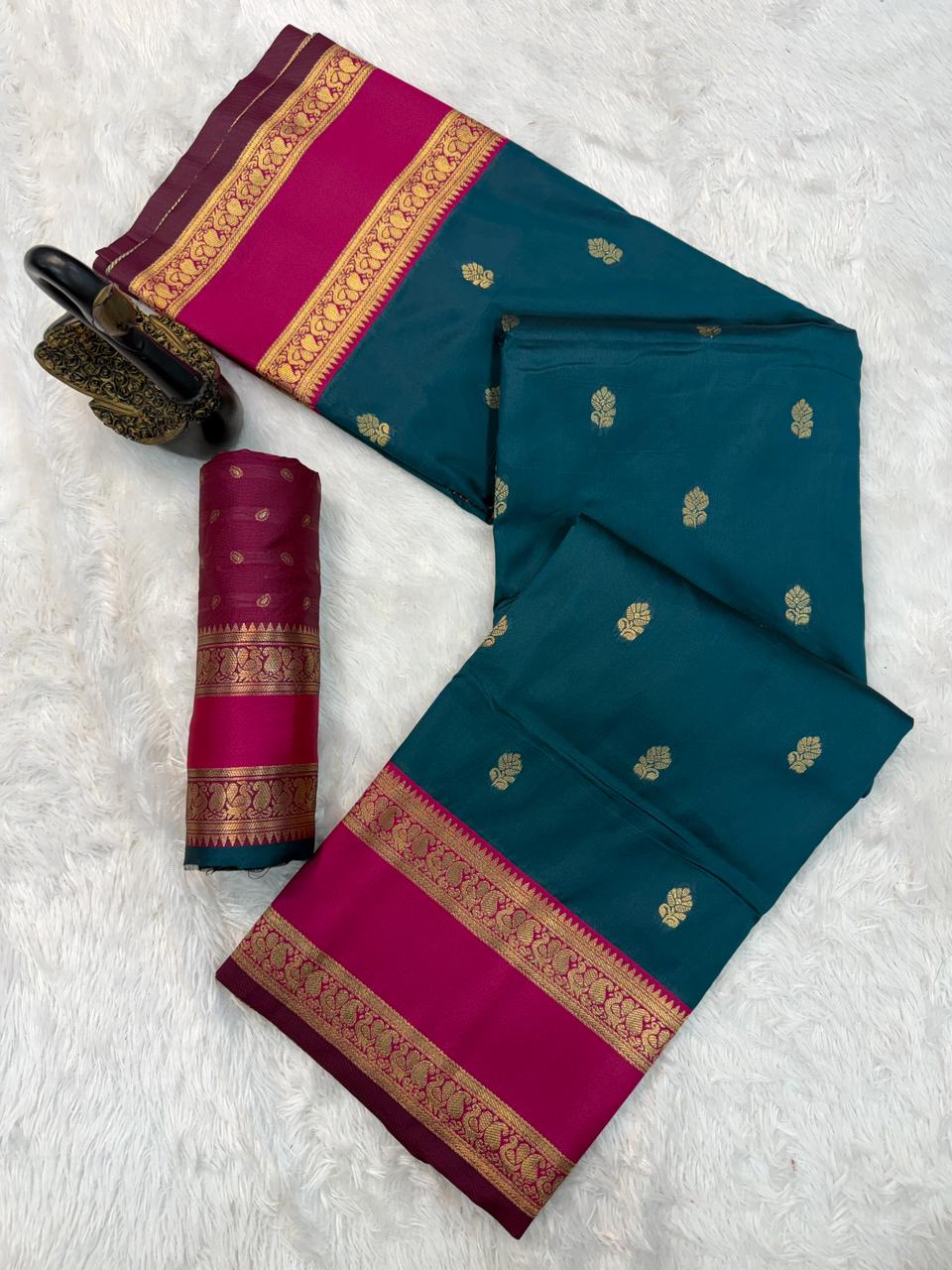 Majesty Teal Blue Soft Banarasi Kathpadar Silk Saree With Inspiring  Blouse Piece