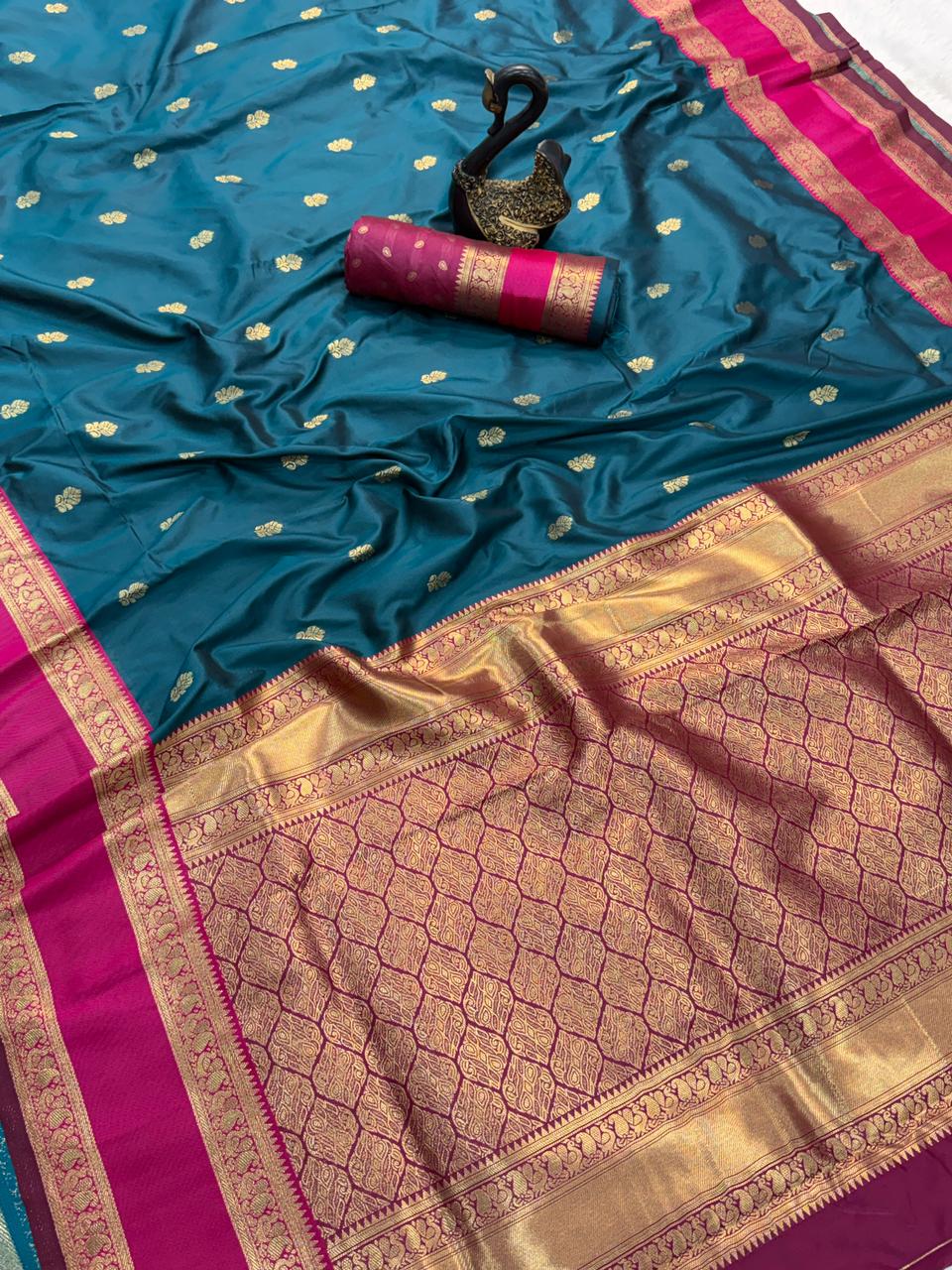 Majesty Teal Blue Soft Banarasi Kathpadar Silk Saree With Inspiring  Blouse Piece
