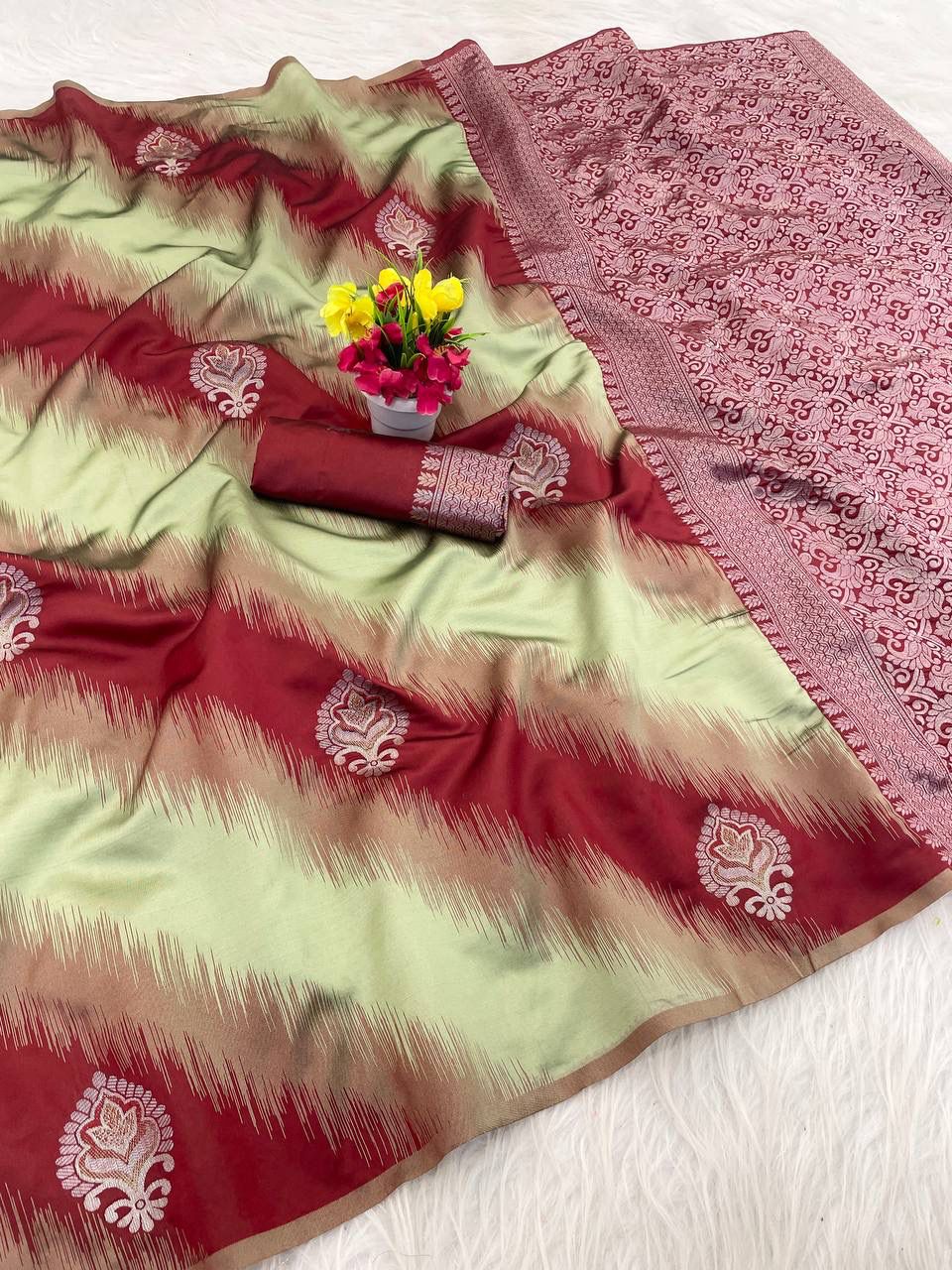 Whimsical Maroon Soft Silk Saree With Snazzy Blouse Piece