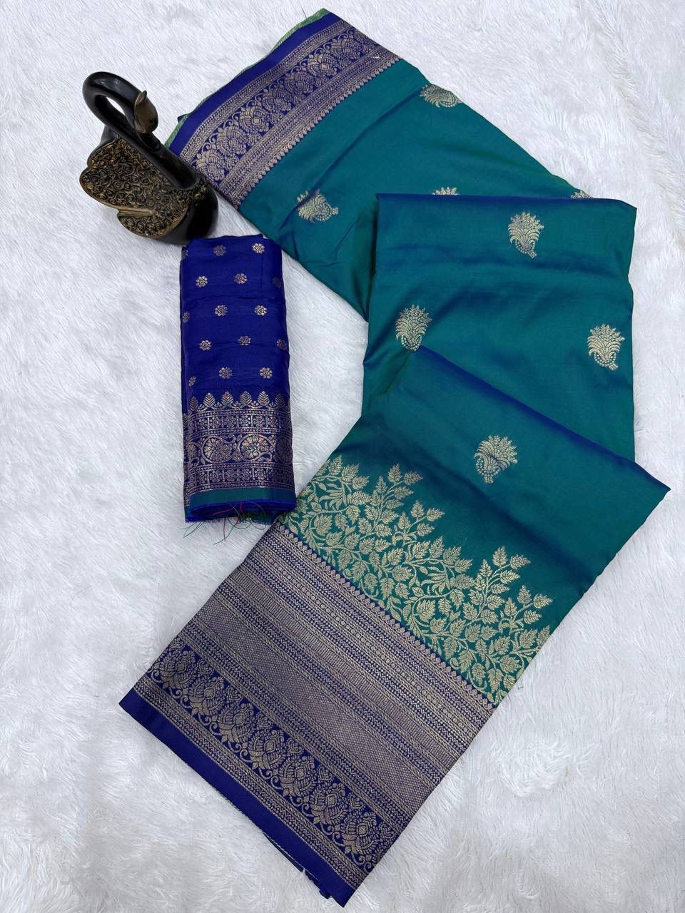 Sumptuous Rama Pure Zari Weaving Banarasi Silk Saree With Stunning Blouse Piece