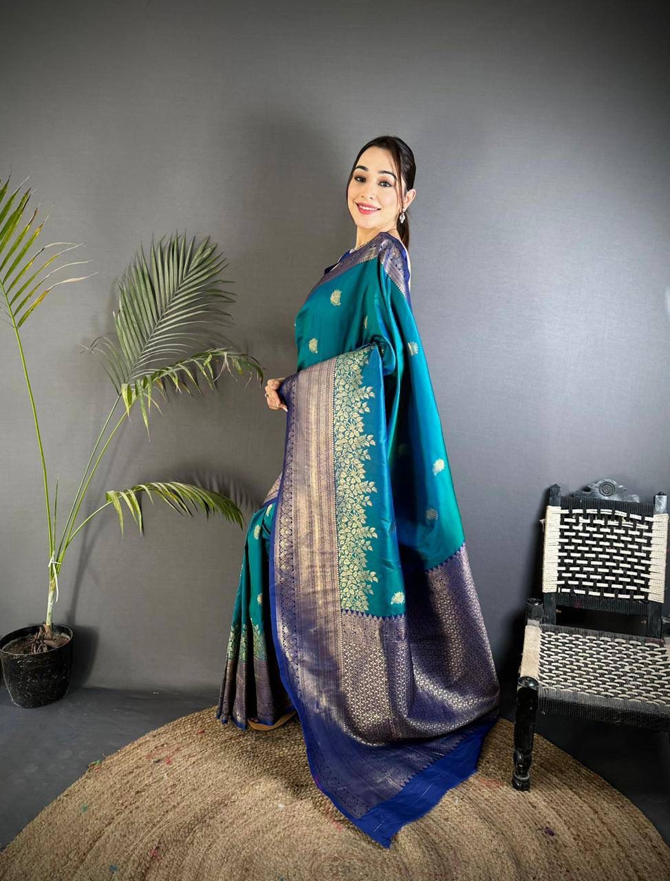 Sumptuous Rama Pure Zari Weaving Banarasi Silk Saree With Stunning Blouse Piece