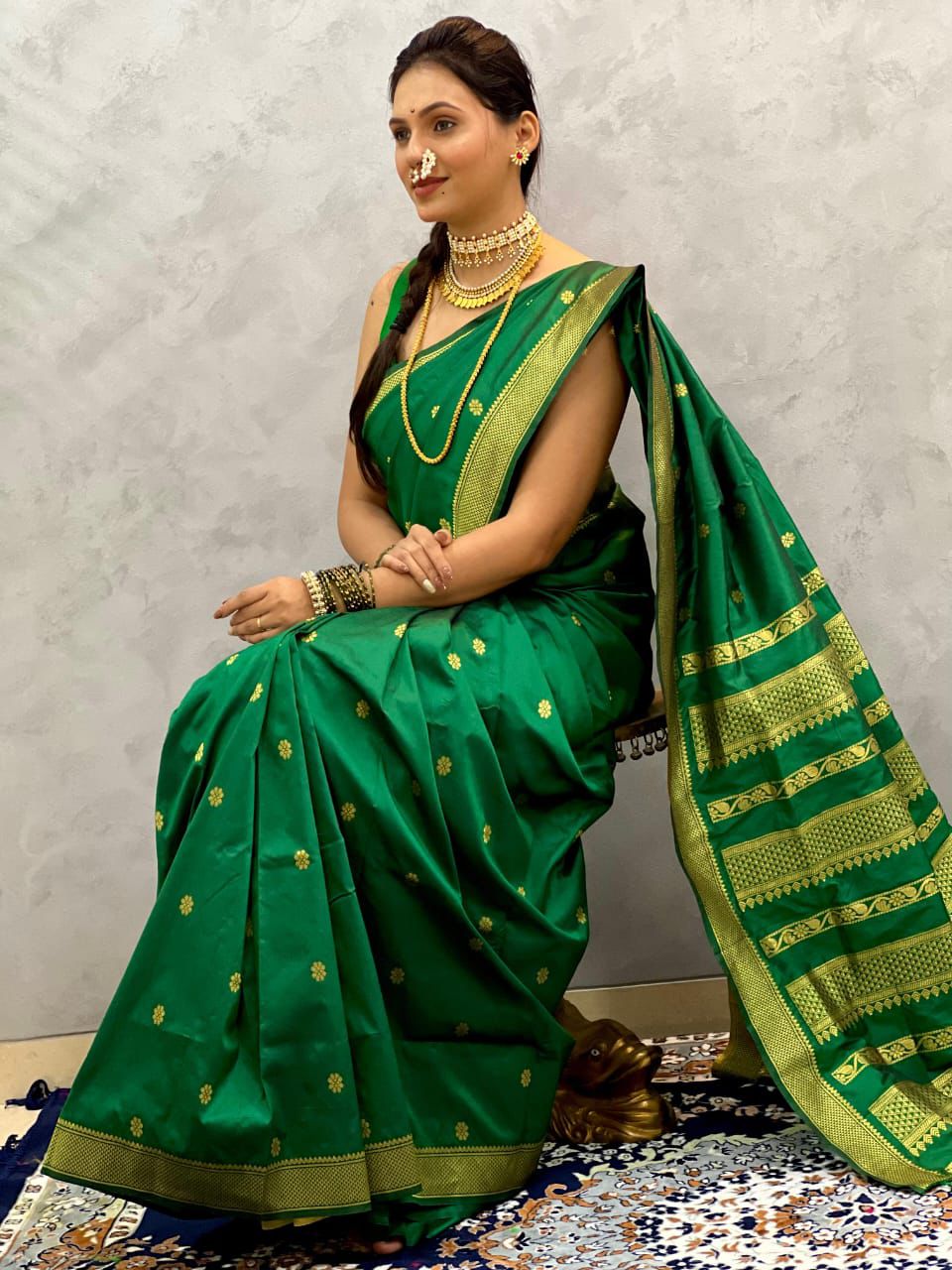 Exemplary Dark Green Pure Zari Weaving Banarasi Silk Saree With Tantalizing Blouse Piece