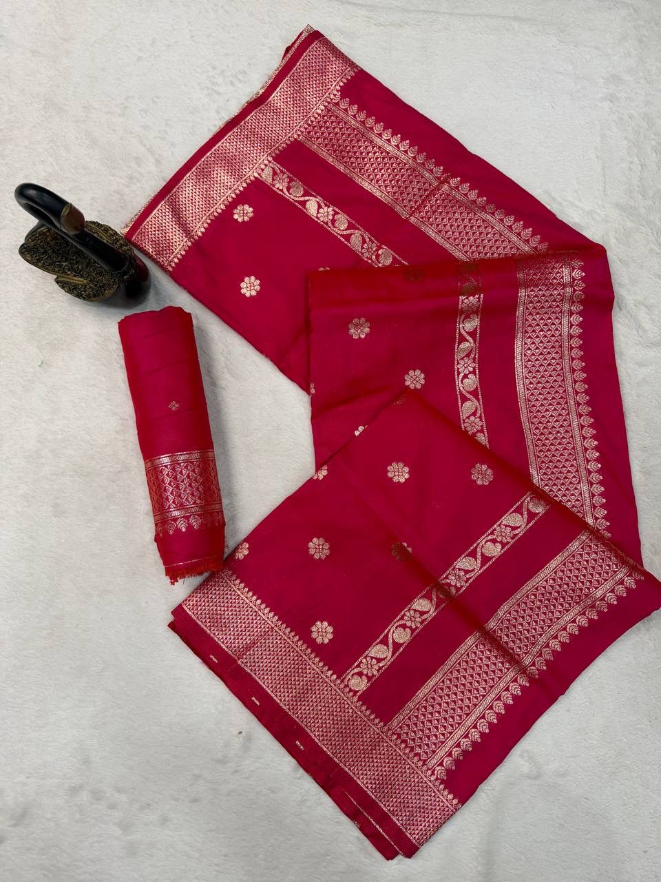 Conflate Dark Pink Pure Zari Weaving Banarasi Silk Saree With Scrupulous Blouse Piece