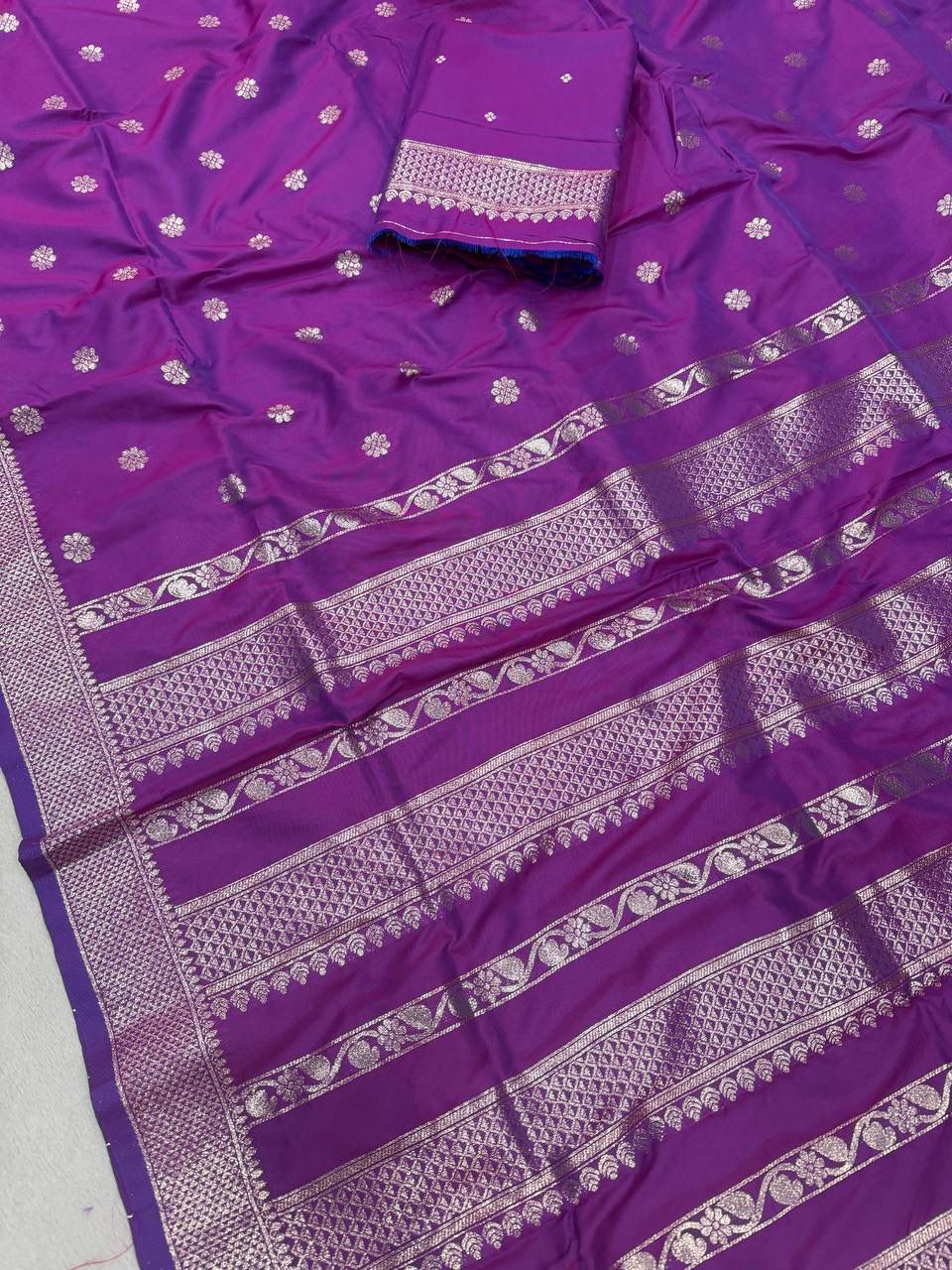 Sonorous Purple Pure Zari Weaving Banarasi Silk Saree With Arresting Blouse Piece