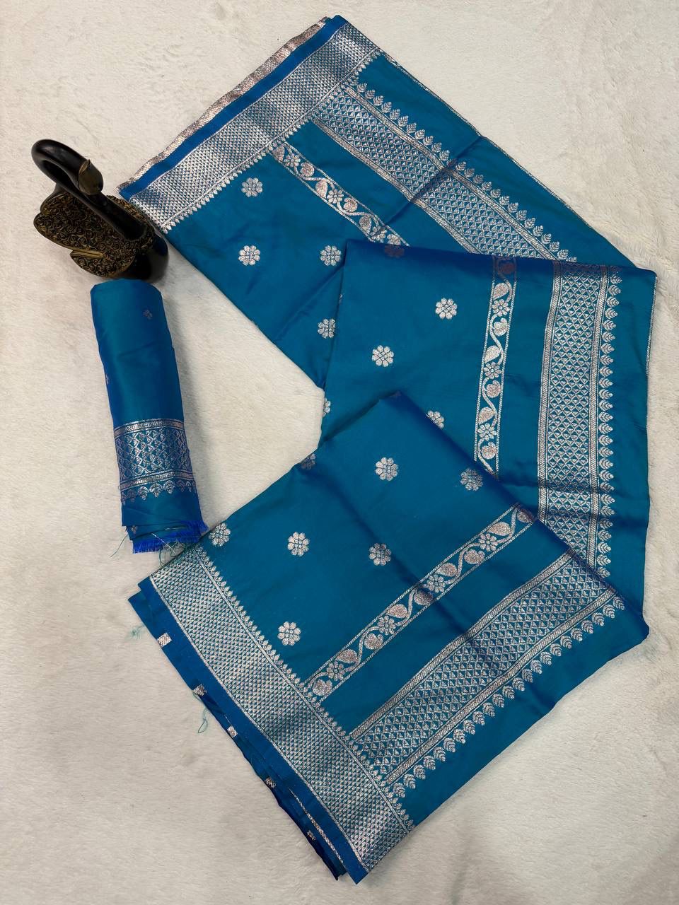 Ratatouille Rama Pure Zari Weaving Banarasi Silk Saree With Ethereal Blouse Piece