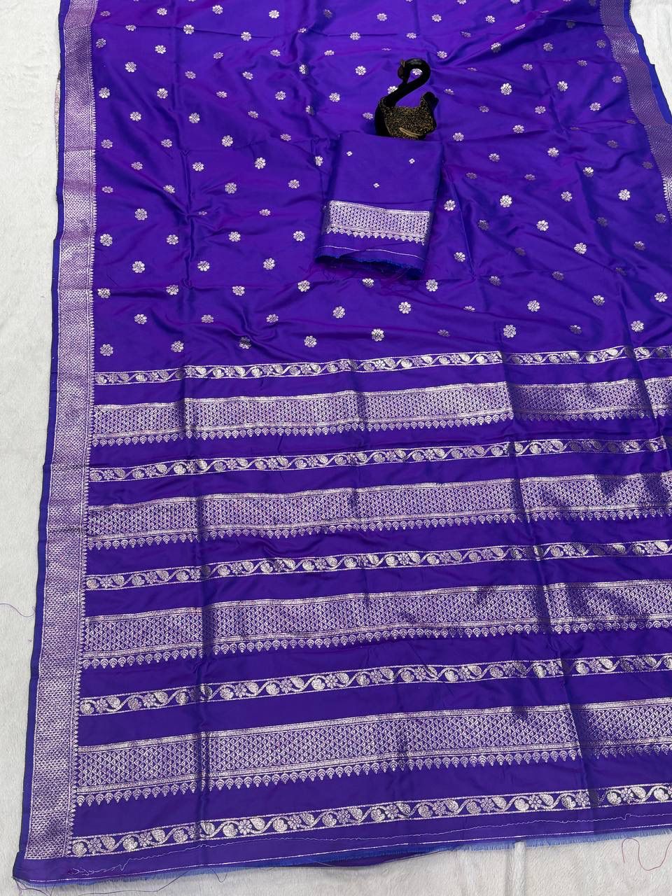 Sizzling Royal Purple Pure Zari Weaving Banarasi Silk Saree With Splendiferous Blouse Piece