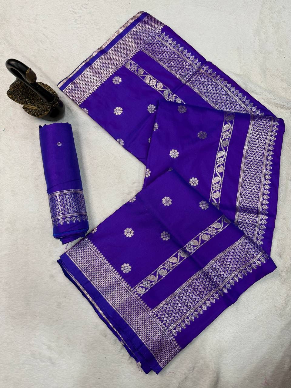 Sizzling Royal Purple Pure Zari Weaving Banarasi Silk Saree With Splendiferous Blouse Piece