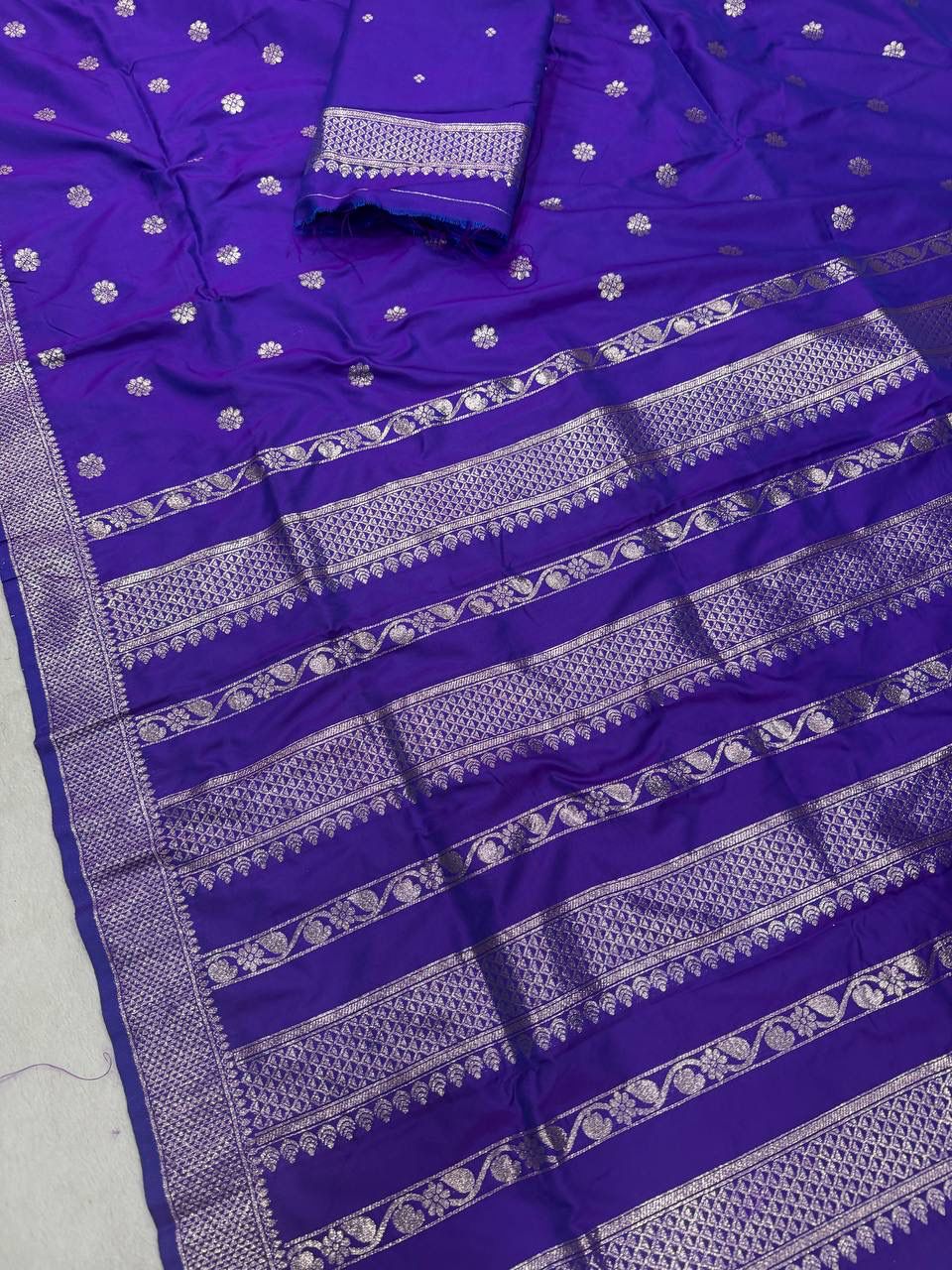 Sizzling Royal Purple Pure Zari Weaving Banarasi Silk Saree With Splendiferous Blouse Piece