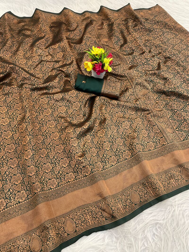 Artistic Dark Green Soft Silk Saree With Enticing Blouse Piece