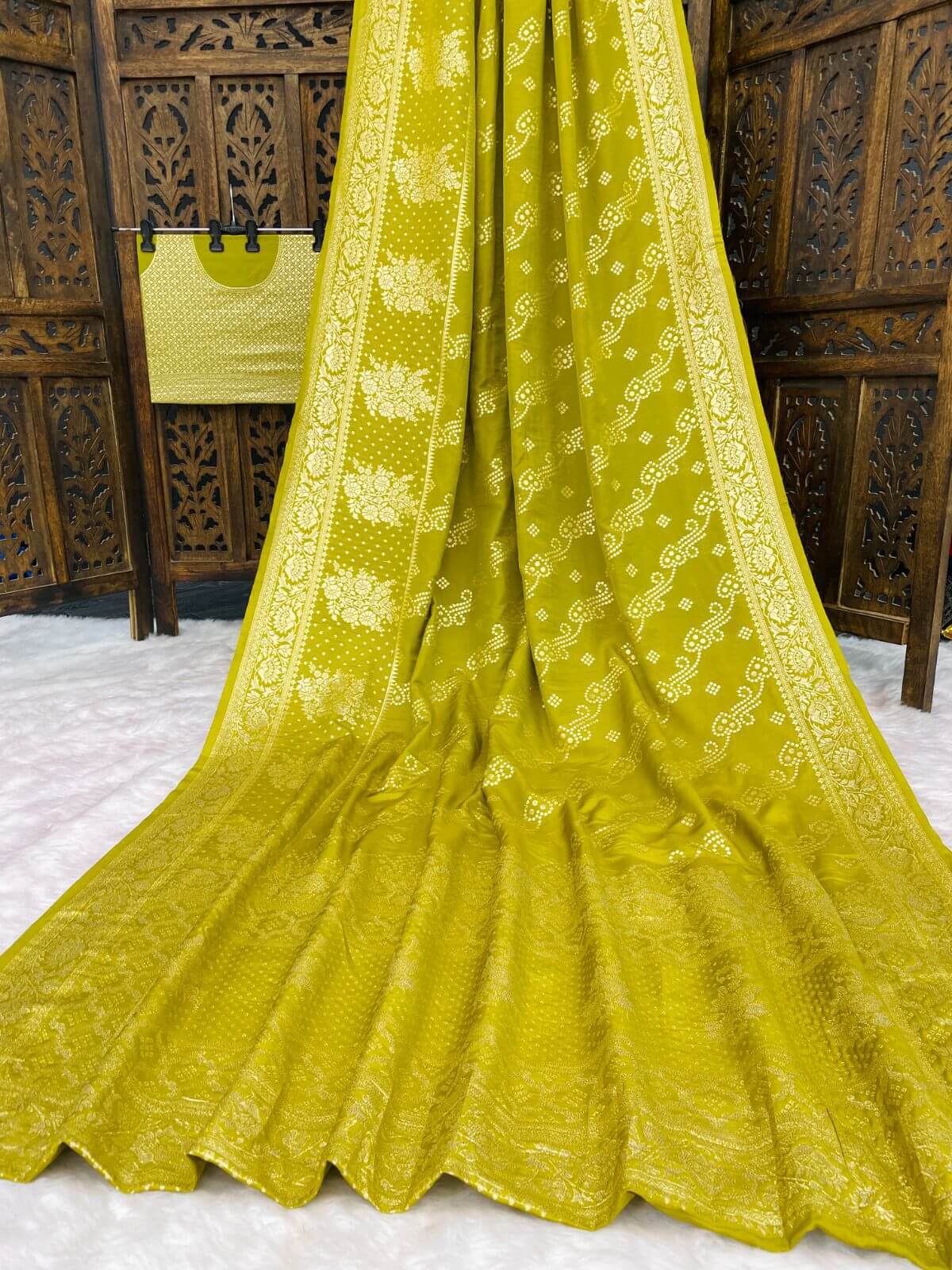 Sempiternal Mehndi Banarasi Dola Silk Saree With Palimpsest Blouse Piece