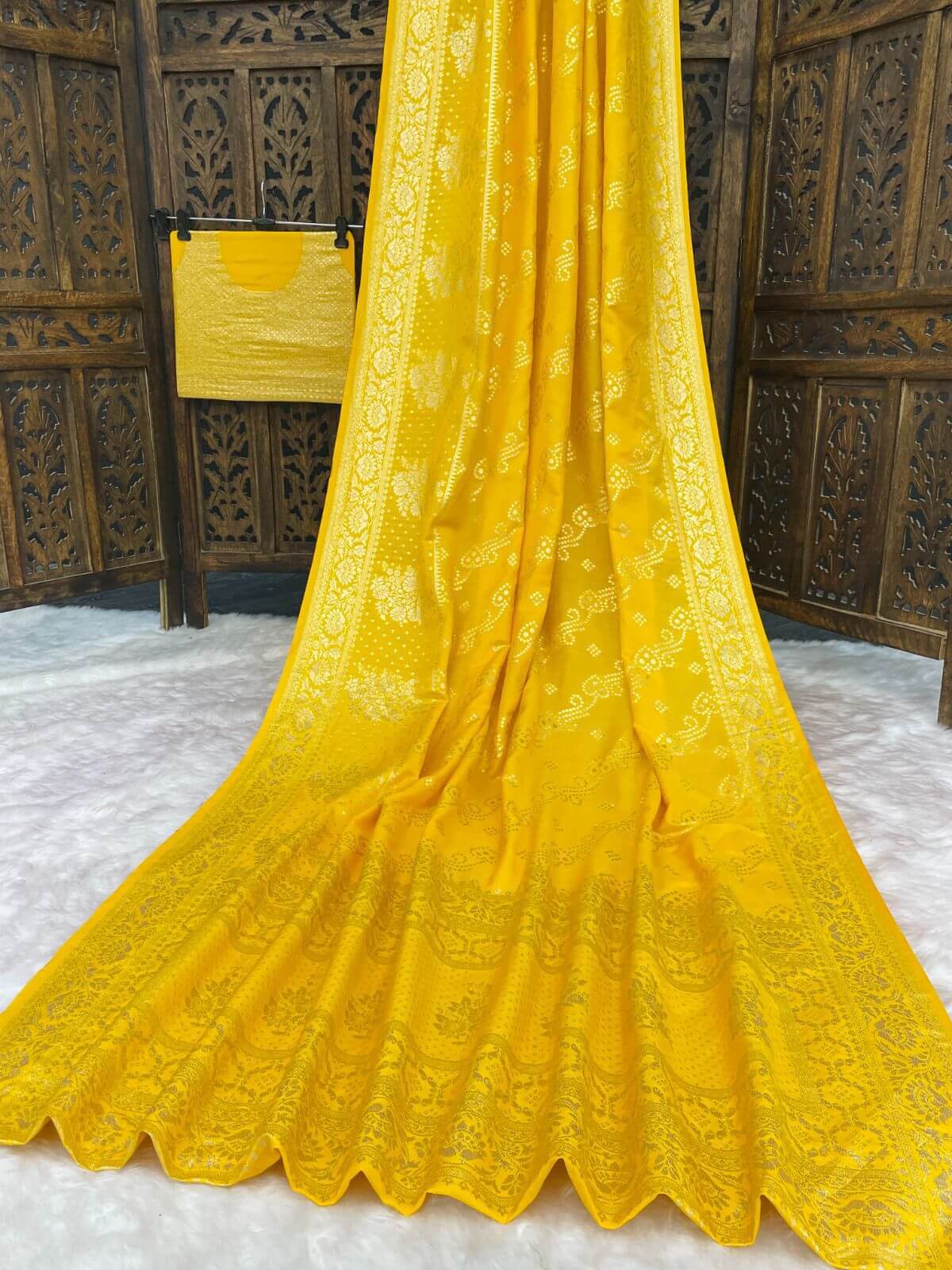 Ravishing Yellow Banarasi Dola Silk Saree With Glowing Blouse Piece