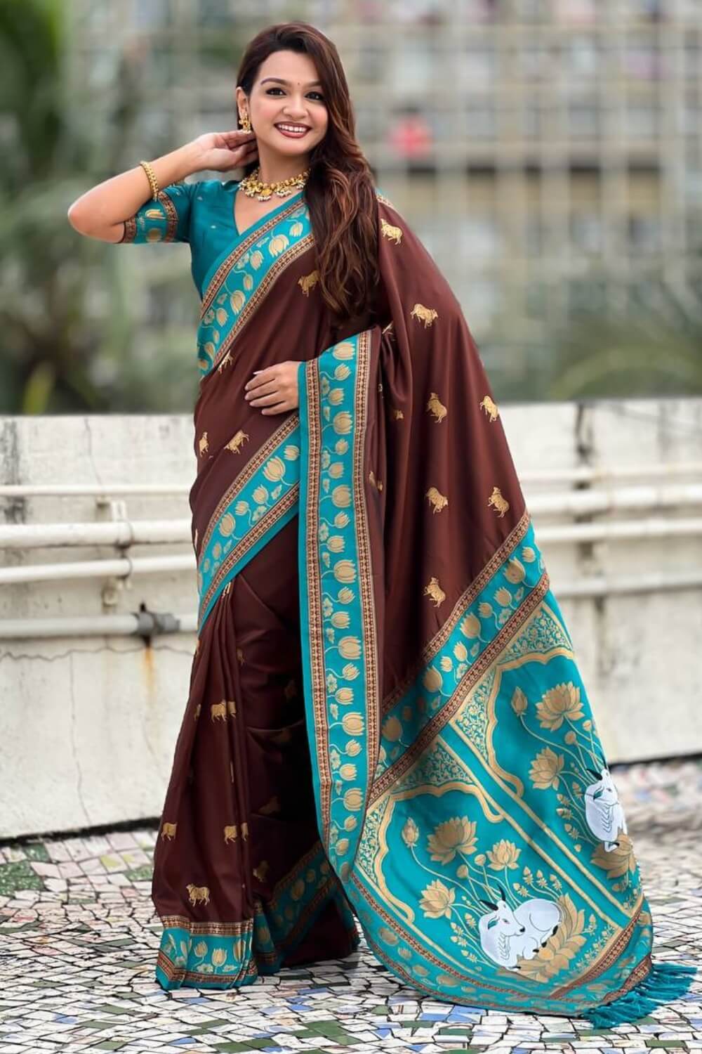Exemplary Brown Banarasi Pichwai Silk Saree With Nectarous Blouse Piece