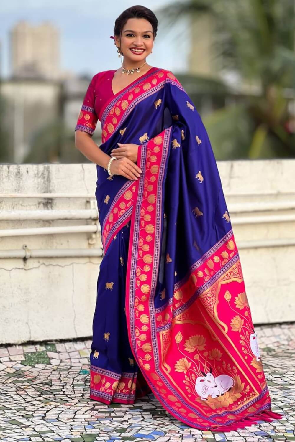 Fugacious Navy Blue Banarasi Pichwai Silk Saree With Brood Blouse Piece