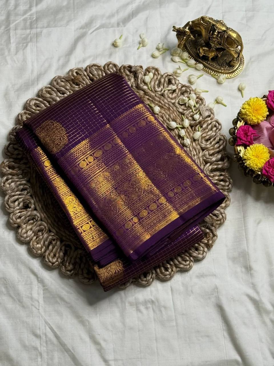 Gleaming Purple Soft Silk Saree With Moiety Blouse Piece