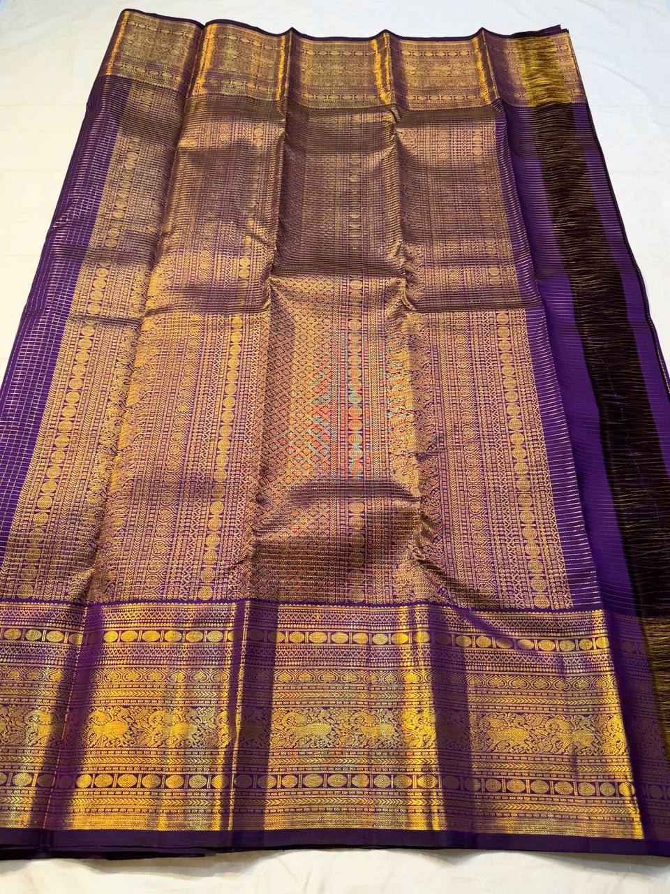 Gleaming Purple Soft Silk Saree With Moiety Blouse Piece