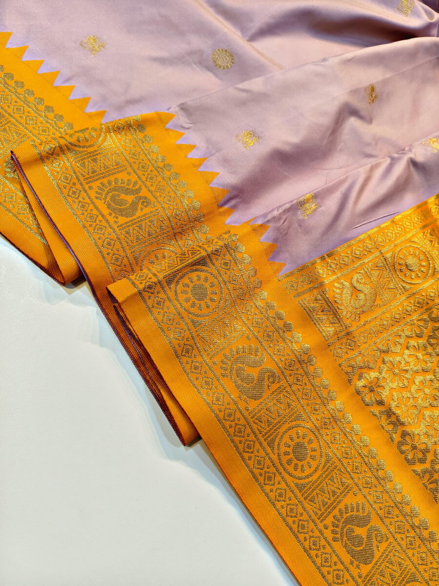 Redolent Lavender Pure Zari Weaving Banarasi Silk Saree With Enigmatic Blouse Piece