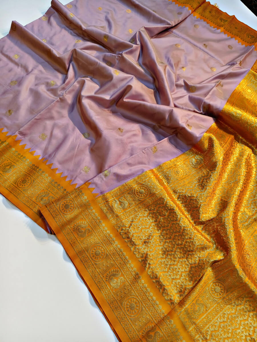 Redolent Lavender Pure Zari Weaving Banarasi Silk Saree With Enigmatic Blouse Piece