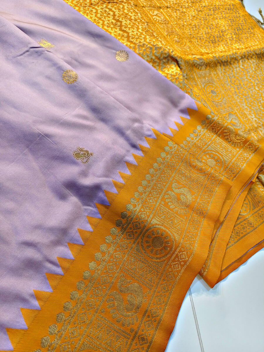 Redolent Lavender Pure Zari Weaving Banarasi Silk Saree With Enigmatic Blouse Piece