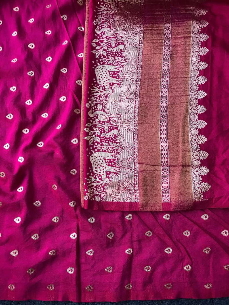 Majesty Dark Pink Banarasi Dola Silk Saree With Fancifull Blouse Piece
