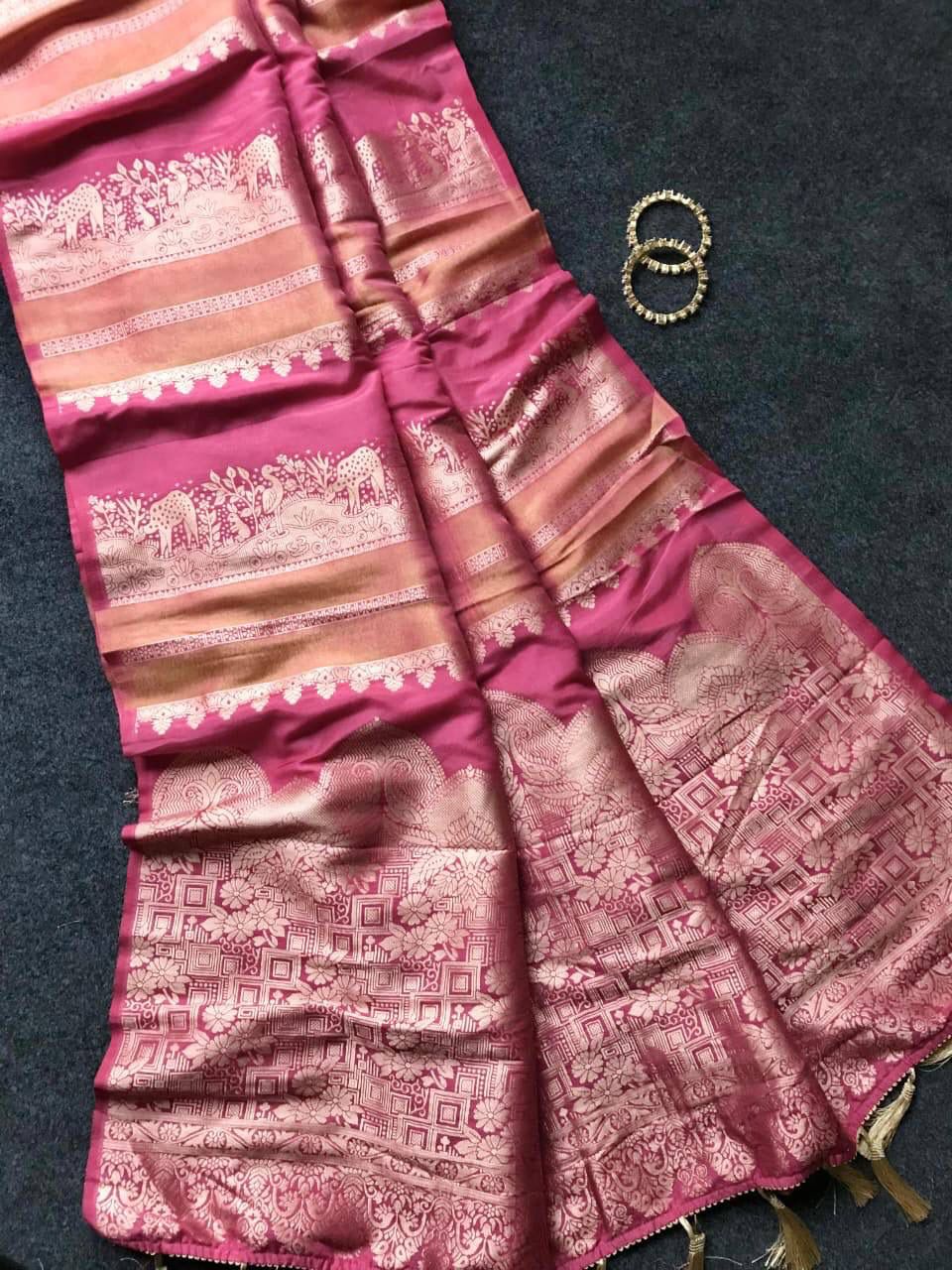 Winsome Pink Banarasi Dola Silk Saree With Allure Blouse Piece