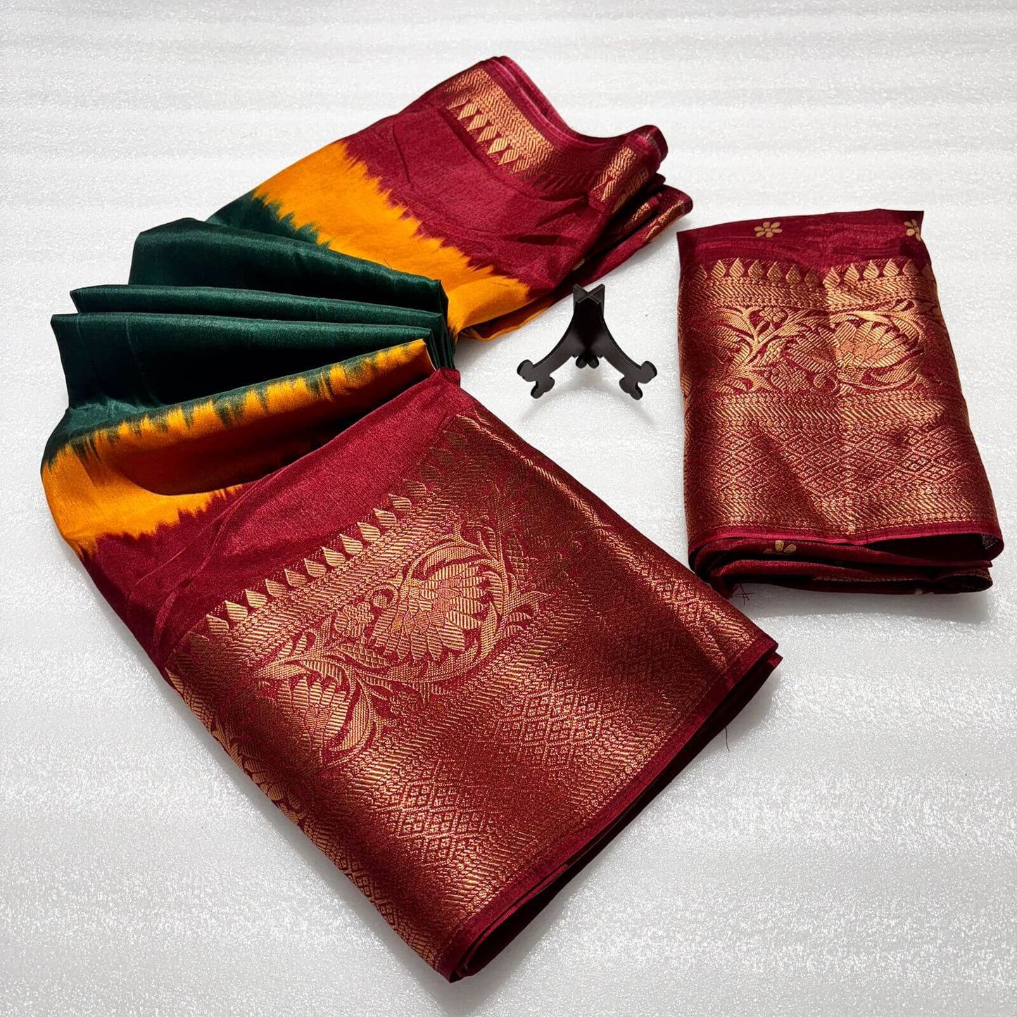 Exuberant Dark Green Banarasi Dola Silk Saree With Chatoyant Blouse Piece