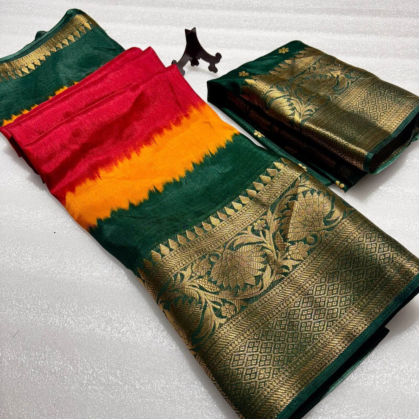 Hypnotic Maroon Banarasi Dola Silk Saree With Eloquence Blouse Piece