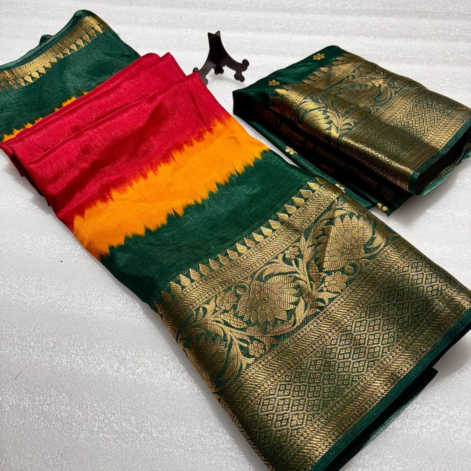 Hypnotic Maroon Banarasi Dola Silk Saree With Eloquence Blouse Piece