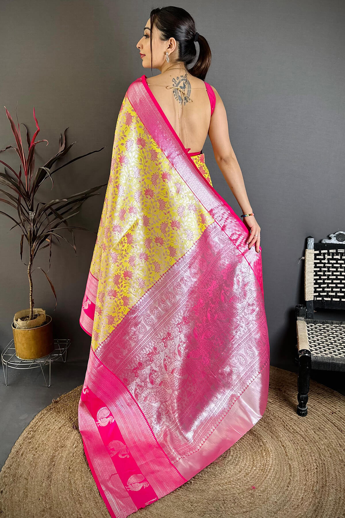 Pulsating Yellow Kanjivaram Silk Saree With Adoring Blouse Piece