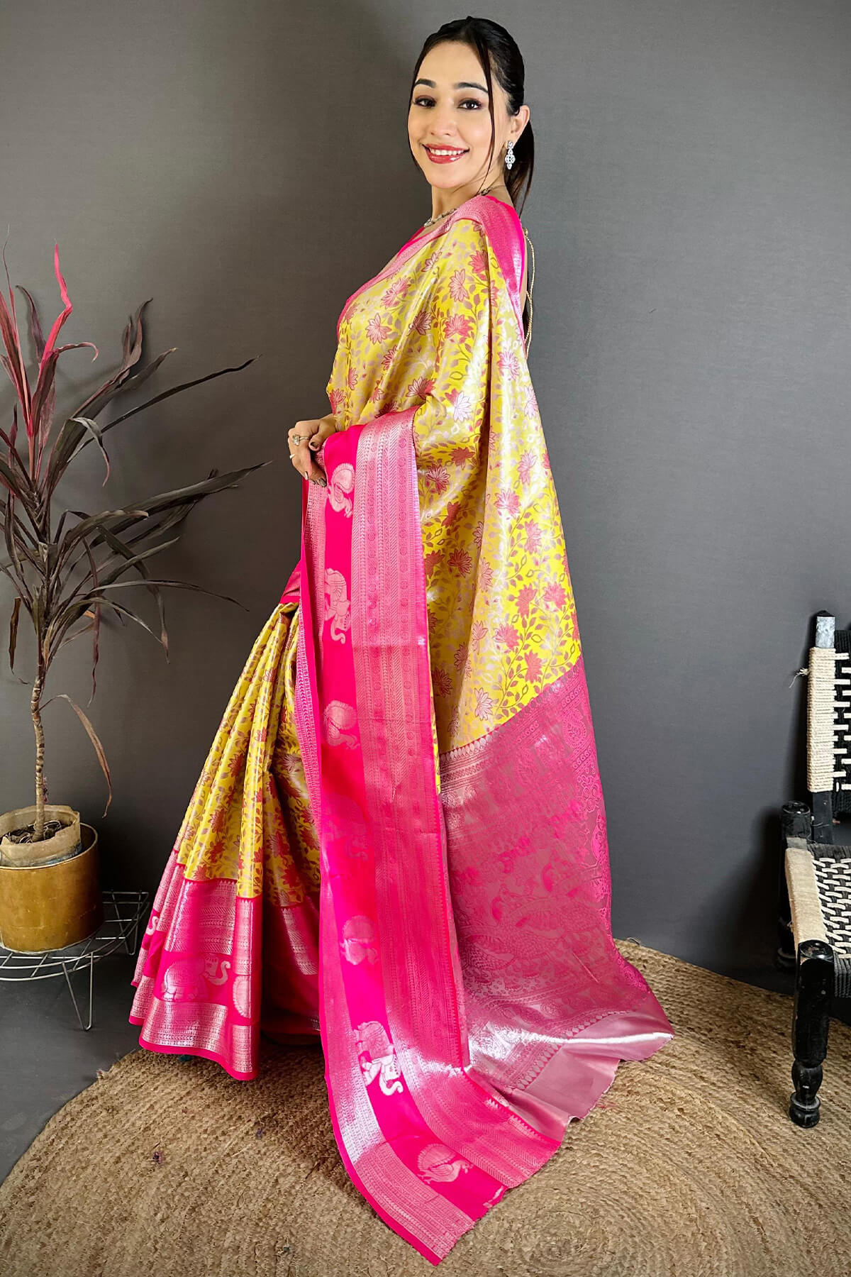 Pulsating Yellow Kanjivaram Silk Saree With Adoring Blouse Piece