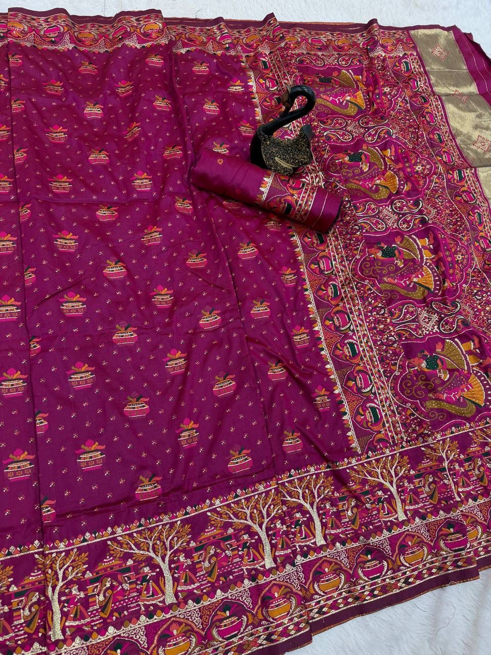 Embrocation Purple Pashmina Saree With Beauteous Blouse Piece