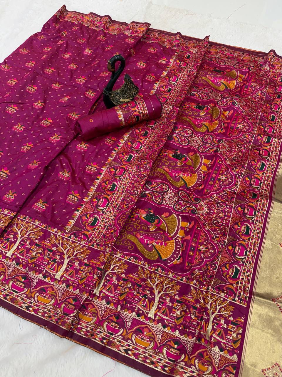 Embrocation Purple Pashmina Saree With Beauteous Blouse Piece
