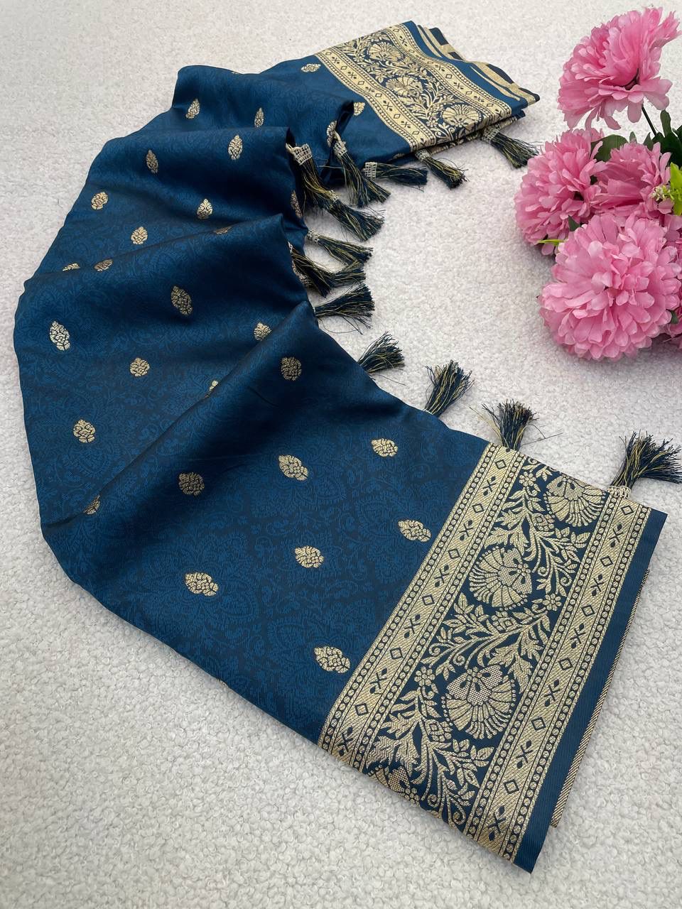 Desuetude Navy Blue Pure Zari Weaving Banarasi Silk Saree With Flaunt Blouse Piece