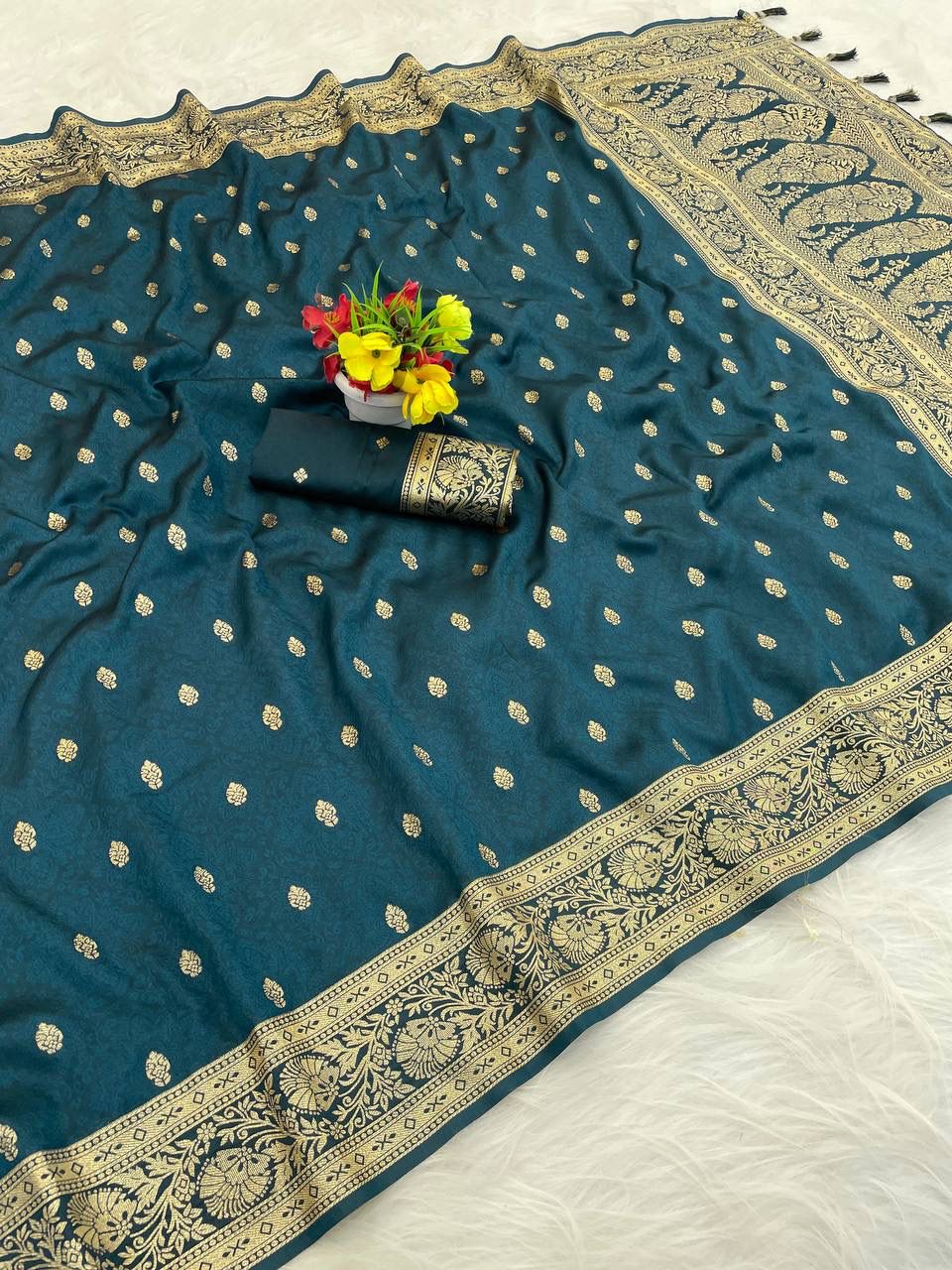 Stunning Rama Pure Zari Weaving Banarasi Silk Saree With Quixotic Blouse Piece