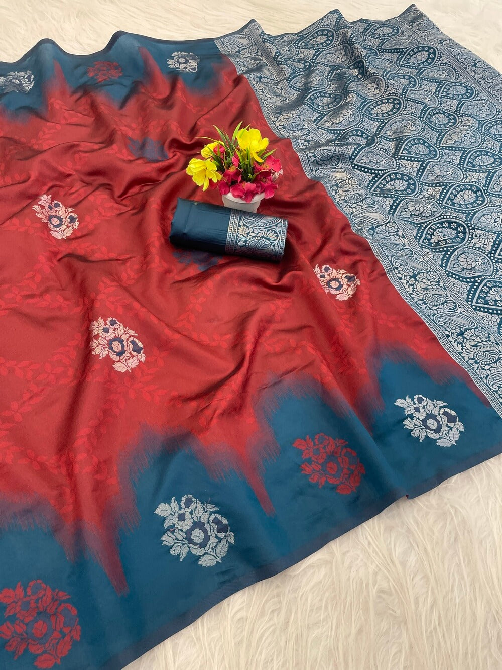 Felicitous Red Soft Silk Saree With Proficient Blouse Piece