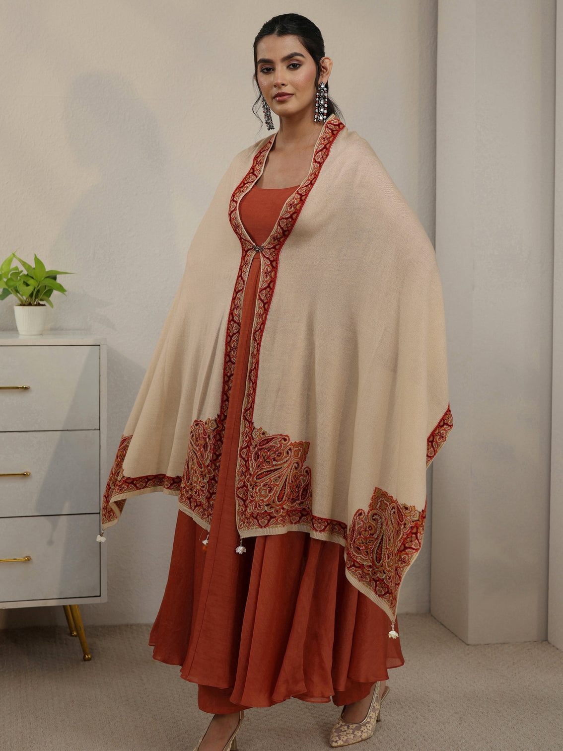 Mameraa Beige Paisley Knitted Acrylic Wrap Shawl