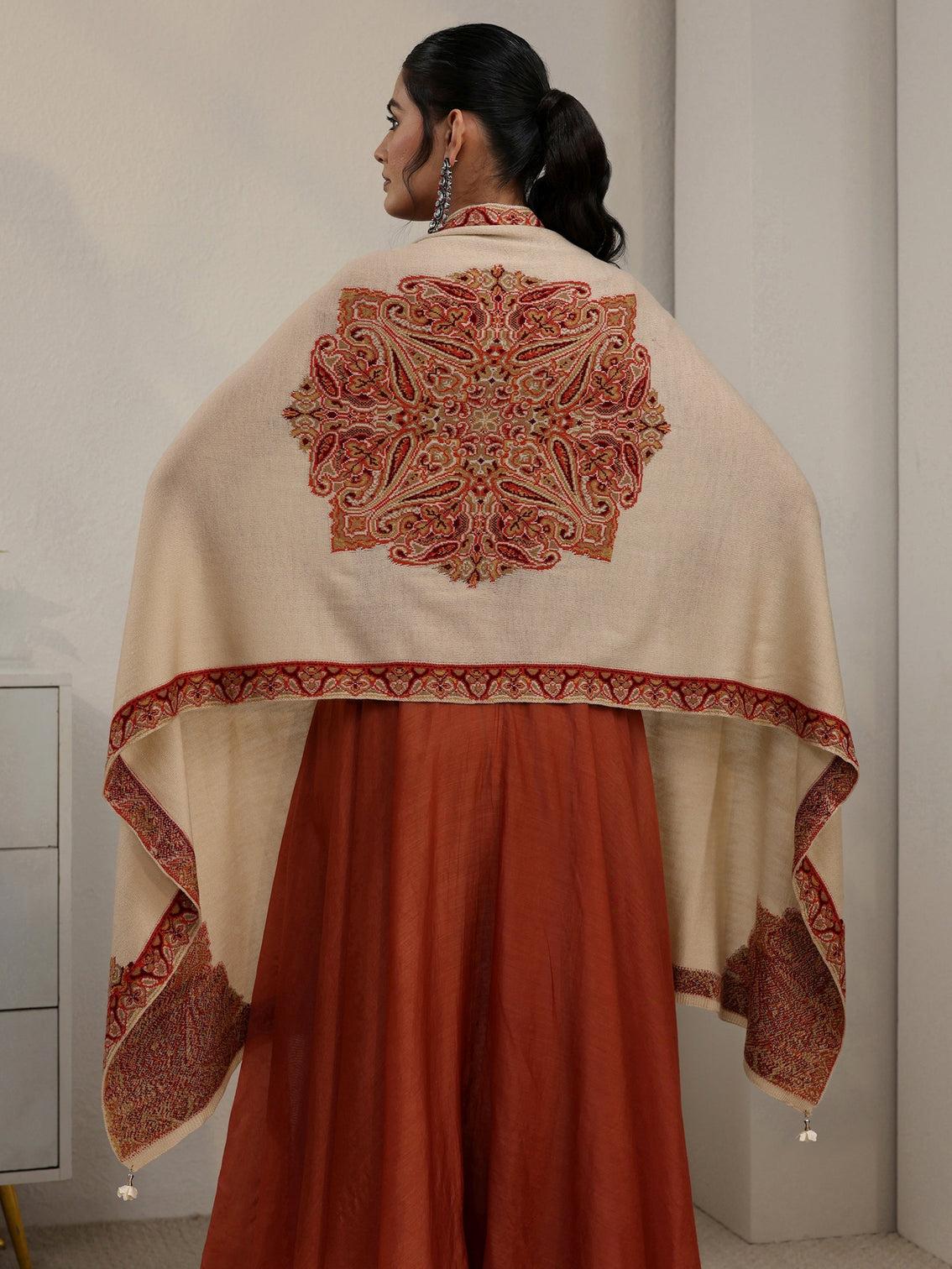 Mameraa Beige Paisley Knitted Acrylic Wrap Shawl