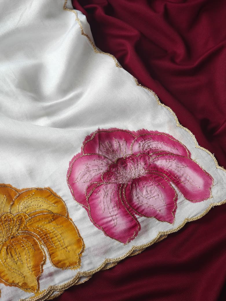 Enchanting Off White Handprinted Crush Silk Saree With Resonant Blouse Piece