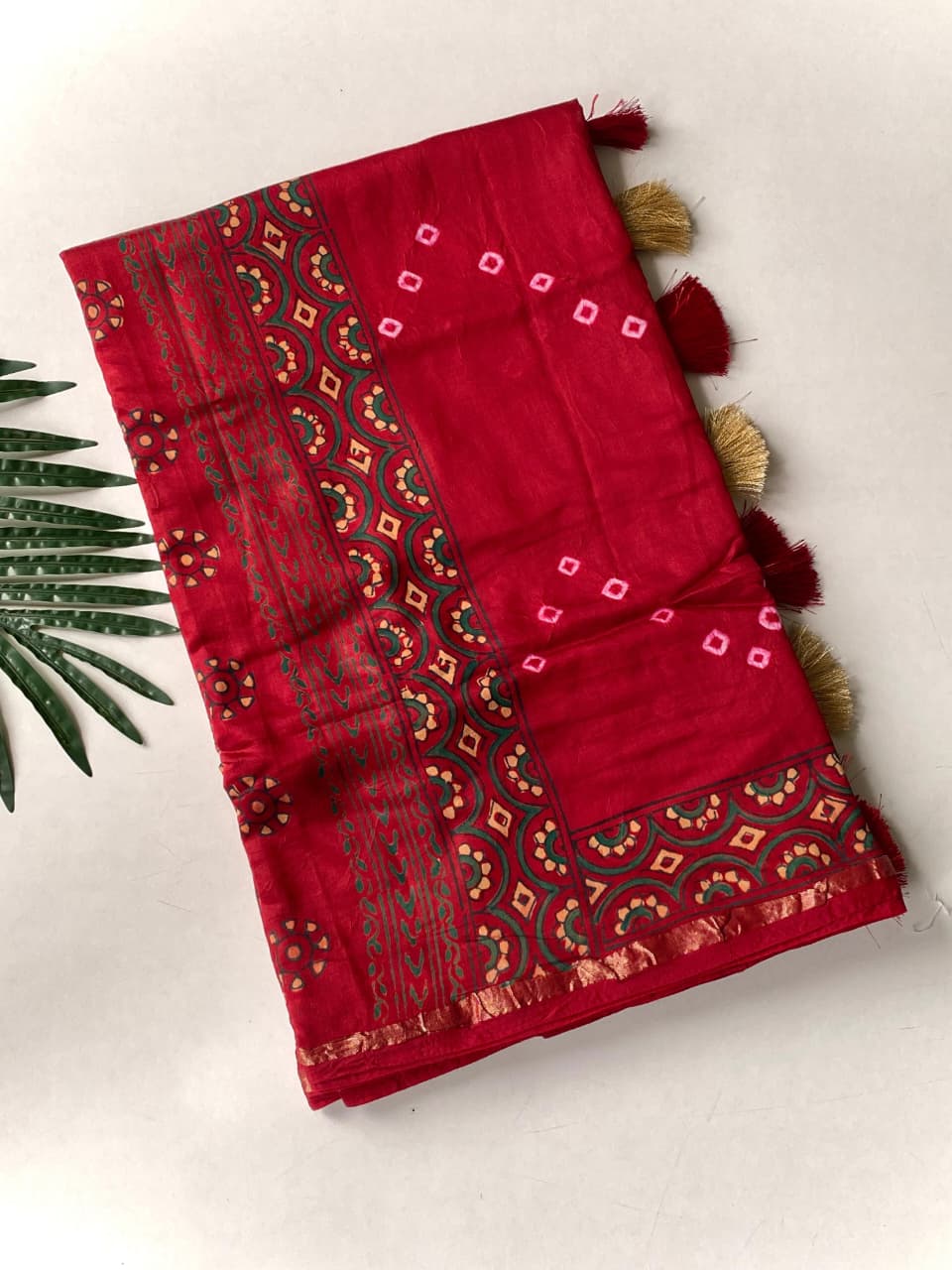 Arresting Red Soft Chanderi Silk Badhani Printed Saree With Bewitching Blouse Piece
