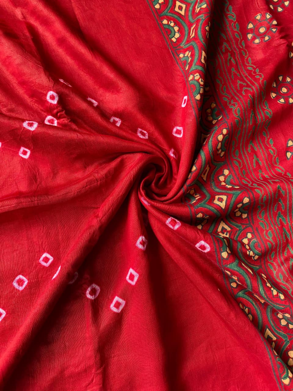 Arresting Red Soft Chanderi Silk Badhani Printed Saree With Bewitching Blouse Piece