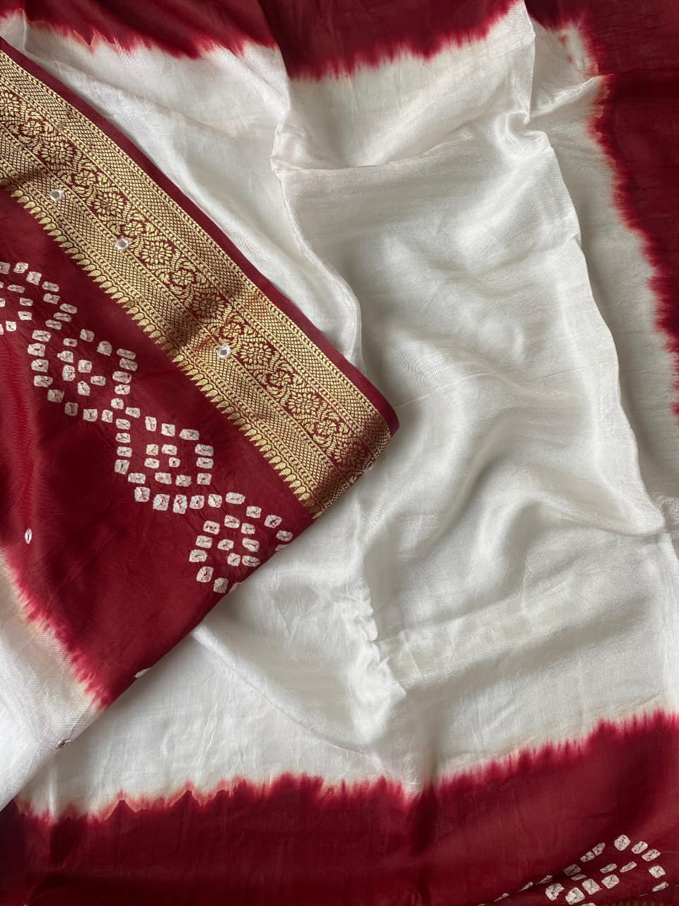 Inspiring Off White Pure Viscose Dola Silk Printed Bandhani Saree With Beleaguer Blouse Piece