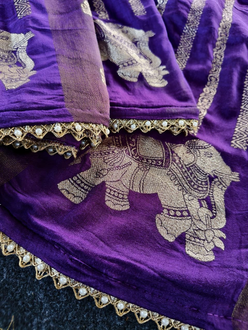 Dissemble Purple Banarasi Georgette Silk Saree With Magnetic Blouse Piece