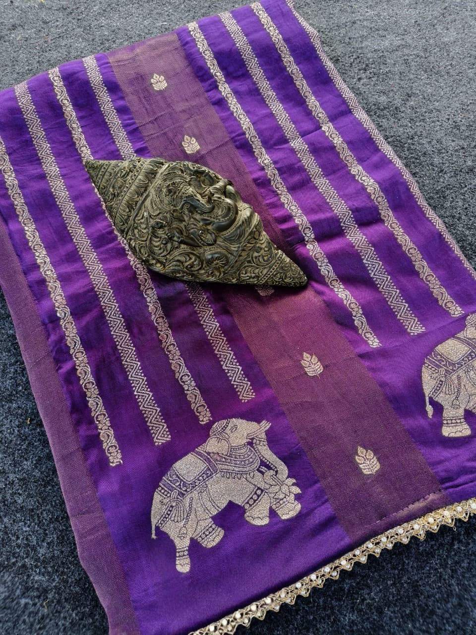 Dissemble Purple Banarasi Georgette Silk Saree With Magnetic Blouse Piece