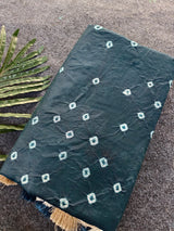 Twirling Grey Cotton Silk Bandhani Printed Saree With Amiable Blouse Piece