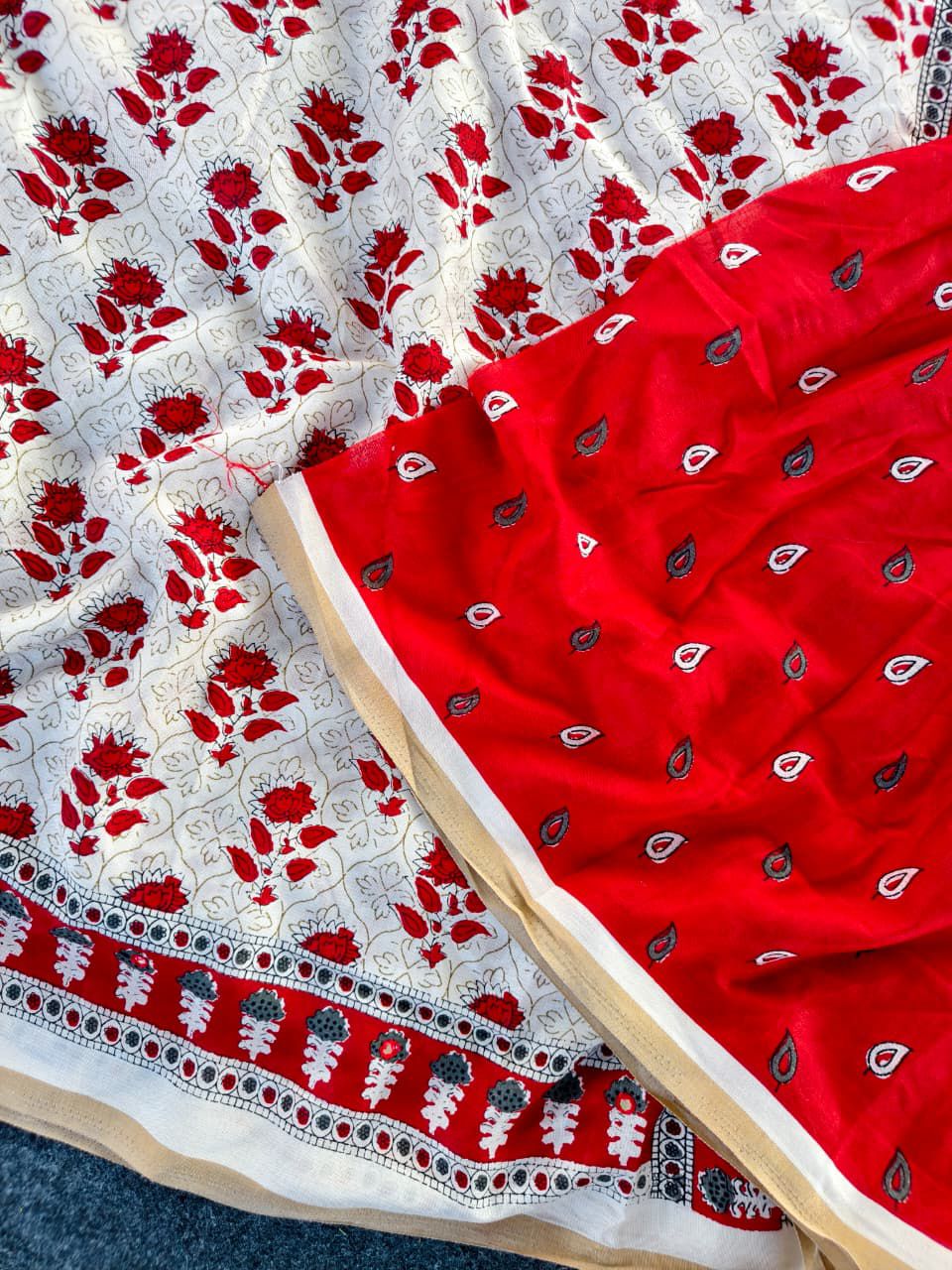 Engaging Off White Printed Cotton Silk Saree With Trendy Blouse Piece