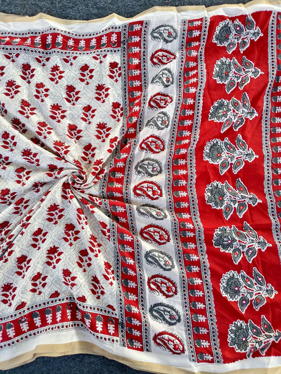 Engaging Off White Printed Cotton Silk Saree With Trendy Blouse Piece