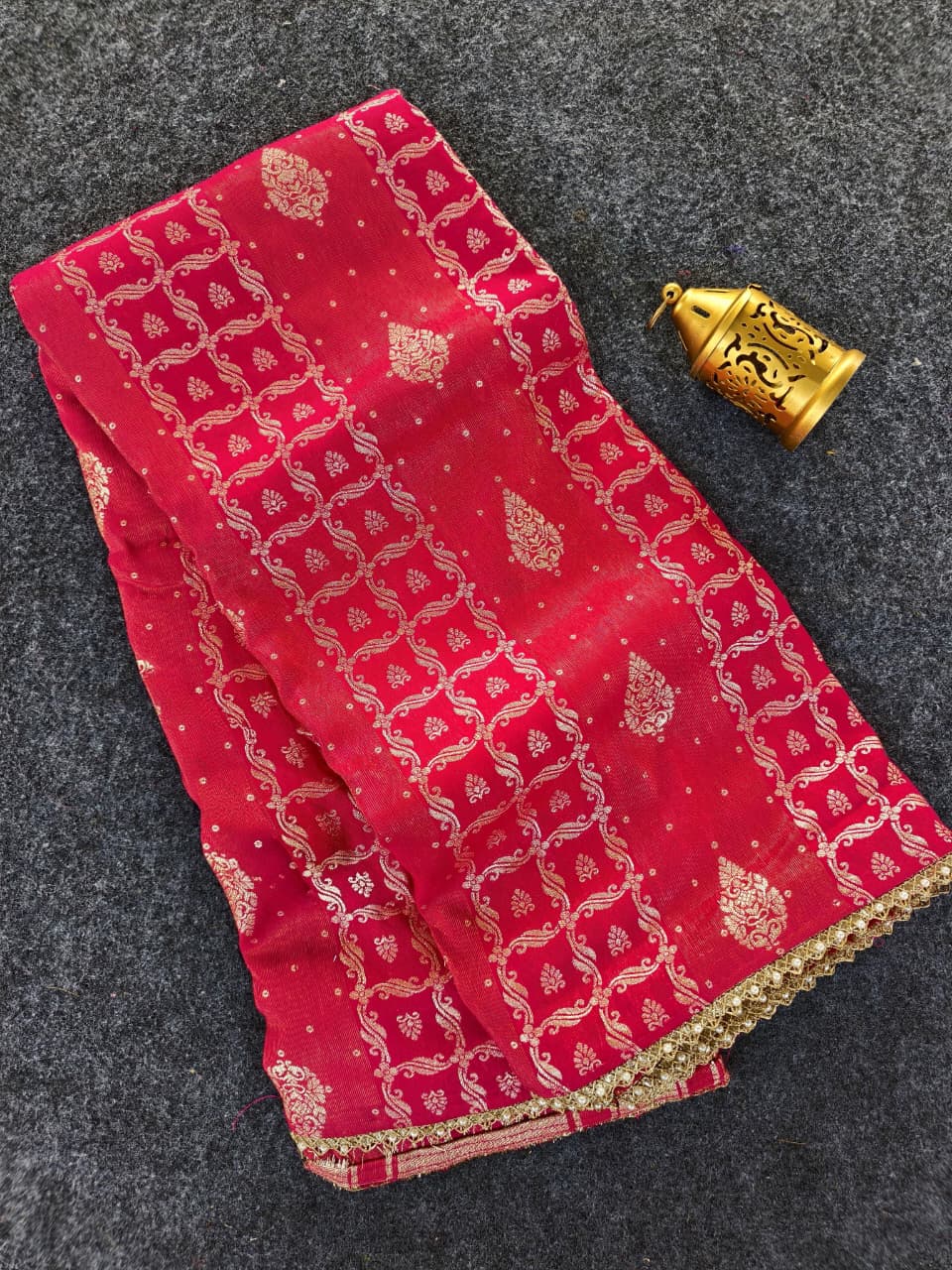 Desultory Dark Pink Banarasi Dola Silk Saree With Ratatouille Blouse Piece