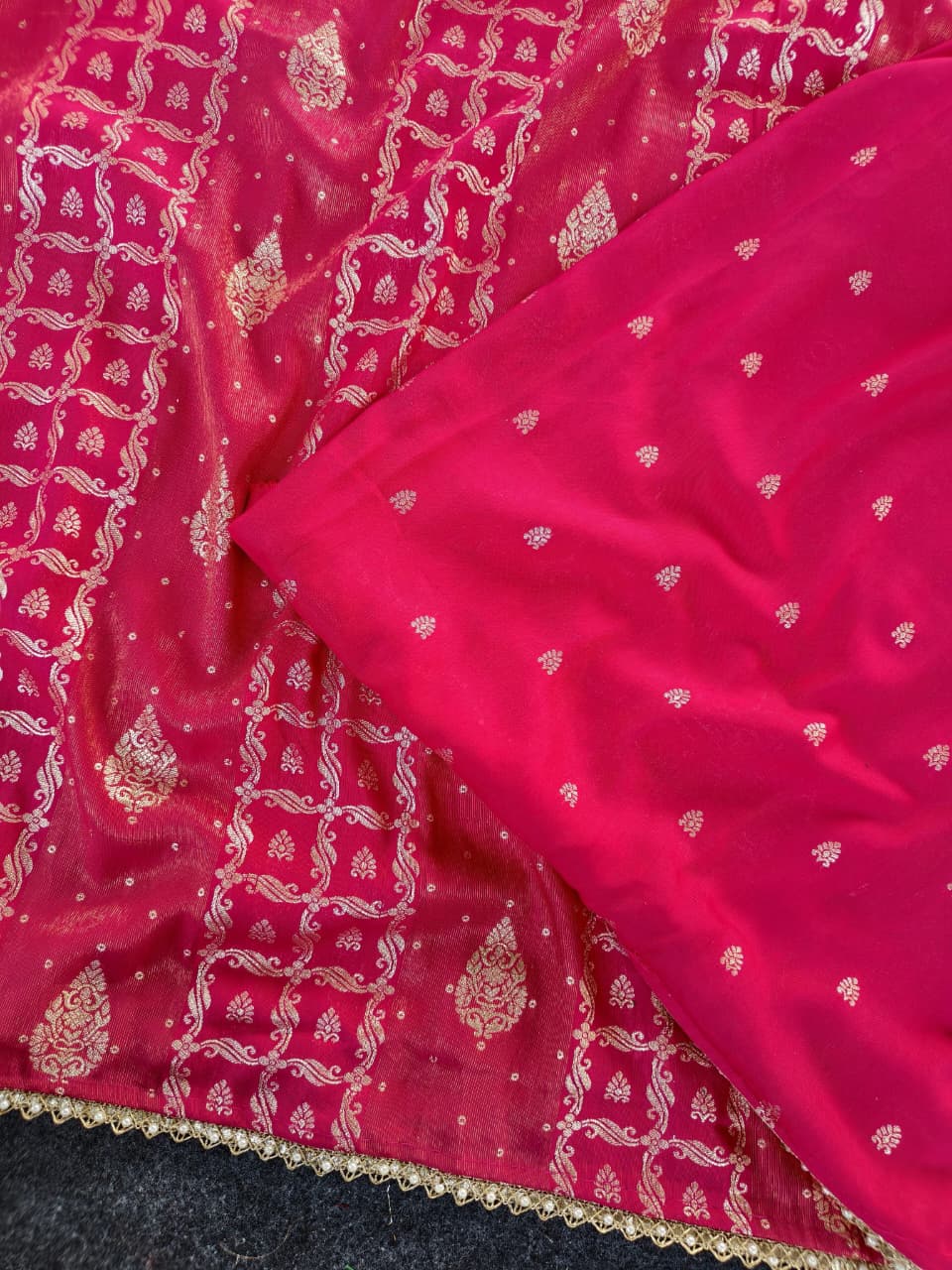 Desultory Dark Pink Banarasi Dola Silk Saree With Ratatouille Blouse Piece