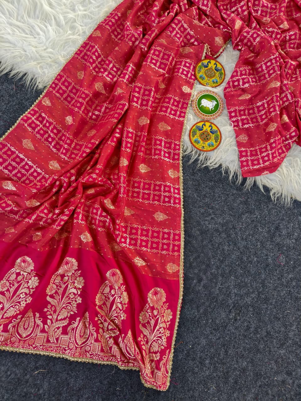 Desultory Dark Pink Banarasi Dola Silk Saree With Ratatouille Blouse Piece