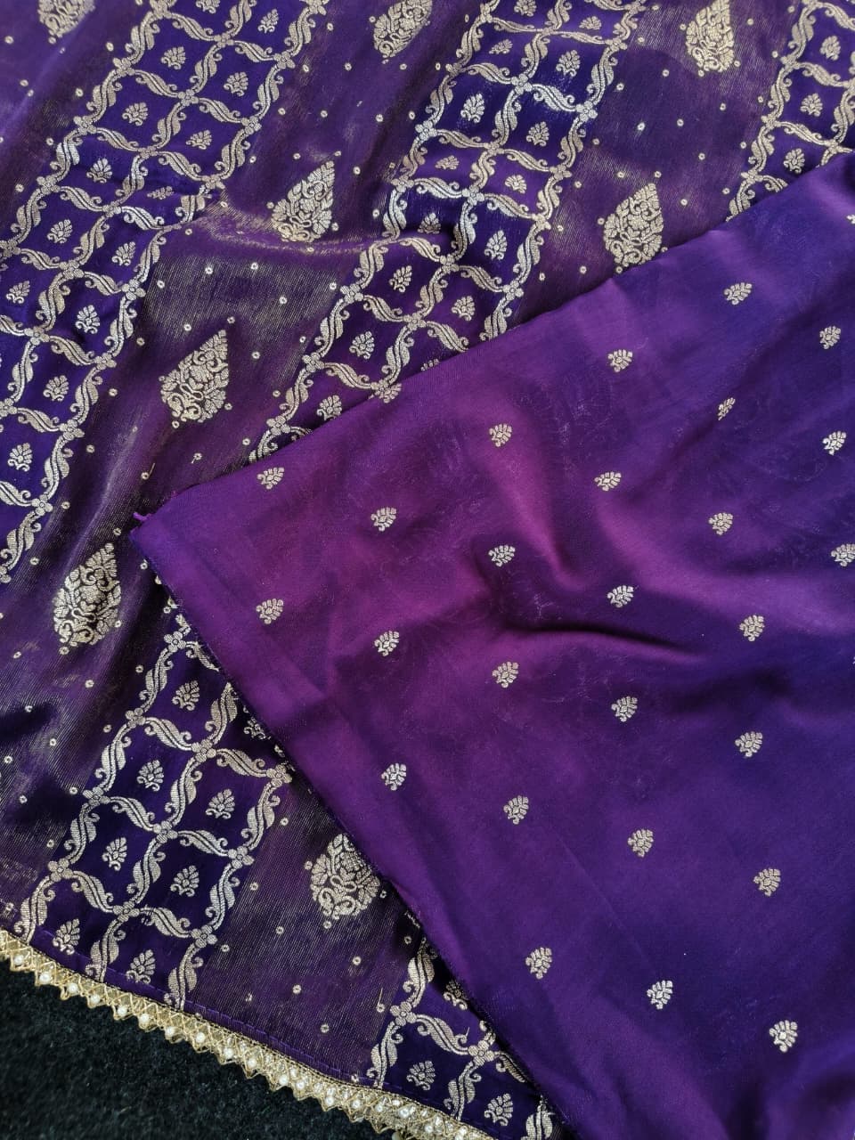 Conflate Purple Banarasi Dola Silk Saree With Energetic Blouse Piece