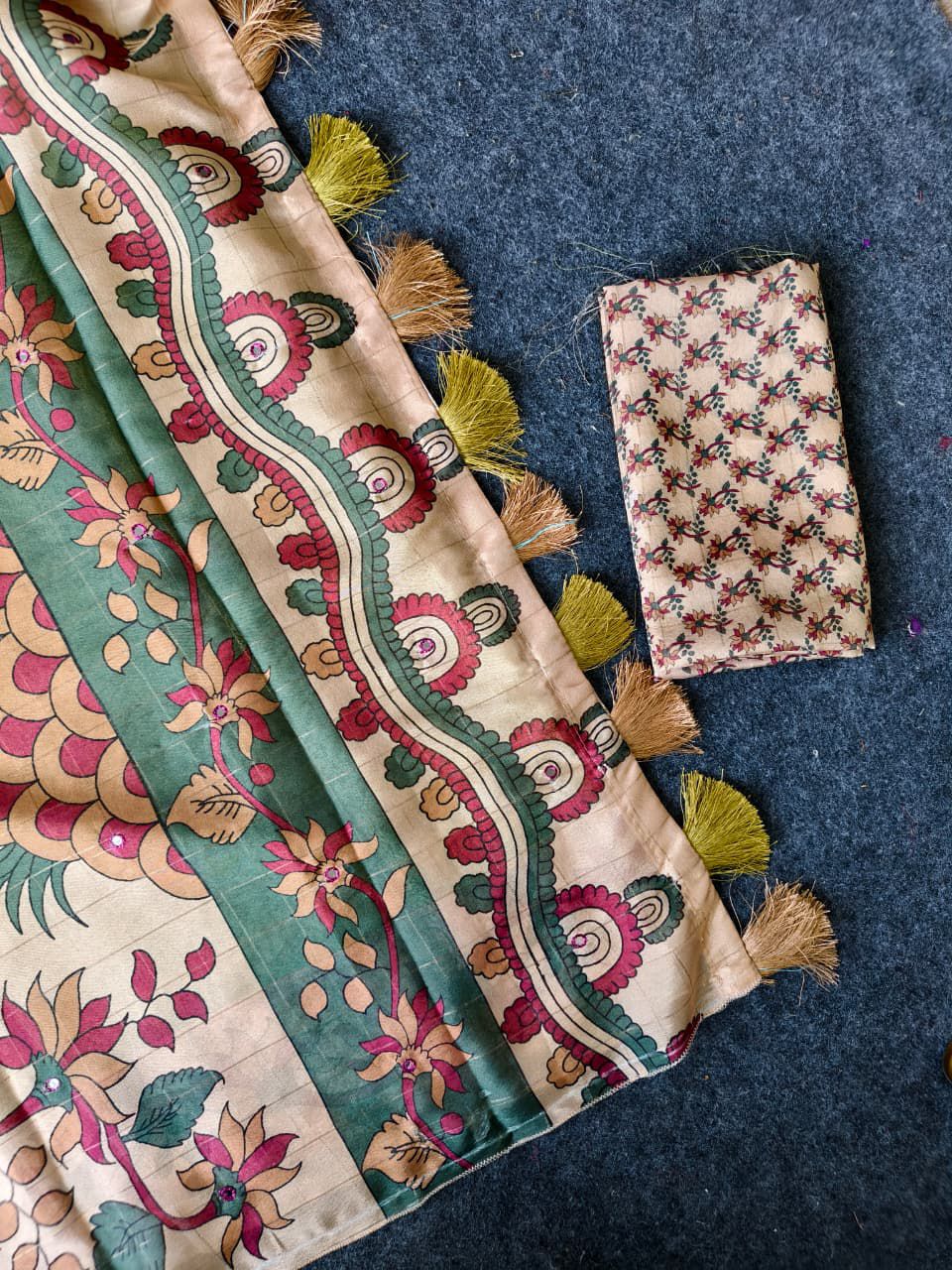 Lissome Parrot kalamkari Printed Crepe Silk Saree With Trendy Blouse Piece